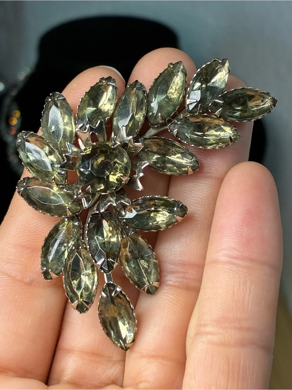 VTG Retro Olive Green Crystal Floral Brooch - Women Jewelry